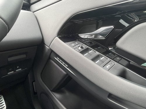 2025 Range Rover Evoque Dynamic SE PHEV Interior