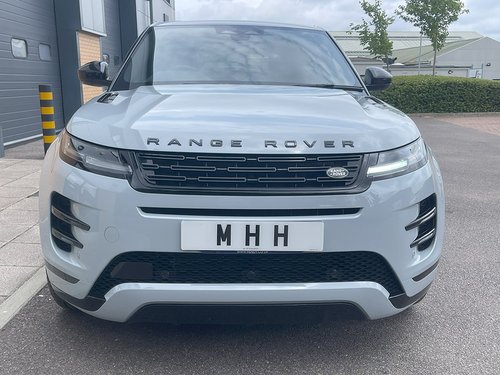 2025 Range Rover Evoque Dynamic SE PHEV Front