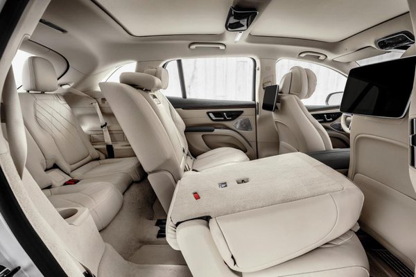 2023 Mercedes-Benz Premium EQS - Rear Cabin