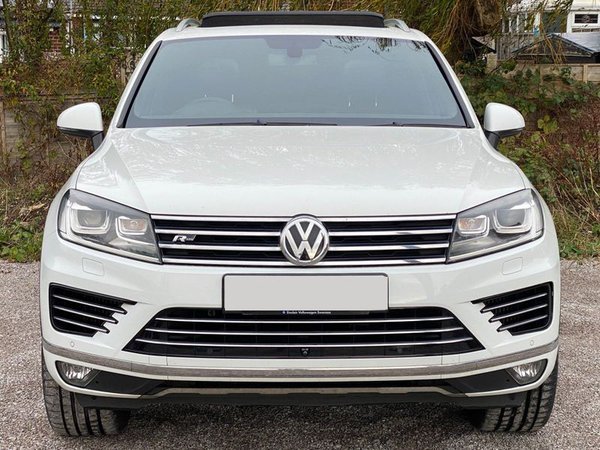 2016 VW Touareg R-Line 3.0 TDI V6 - Grille