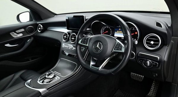 2018 Mercedes GLC 250 AMG Line (Premium) - Dashboard
