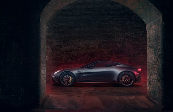 Aston Martin Vantage S Side