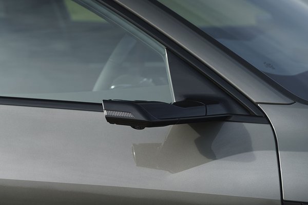 2023 Audi Q8 E-tron - Side Light