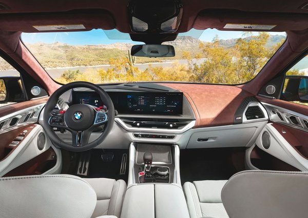 2023 BMW XM - Cockpit