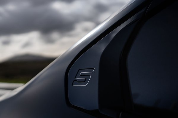 BMW 5 Series - C-pillar