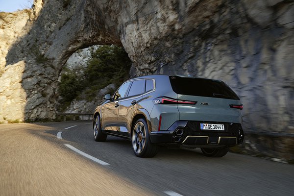 2023 BMW XM - OS Rear