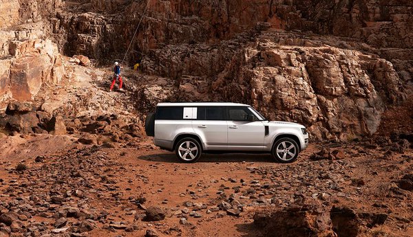 Land Rover Defender 130 - Side