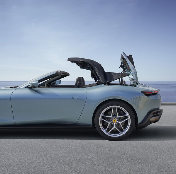 Ferrari Roma Spider - Convertible