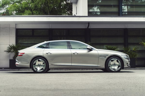 Genesis G80 Electrified Side