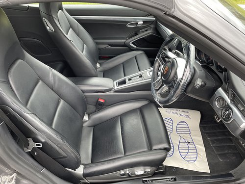 2018 Porsche 911 Carrera S - Front Cabin