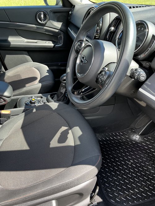 2019 Mini Countryman Cooper S E - Front Cabin