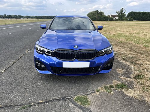 2021 BMW 330e M Sport - Grille