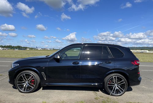 2021 BMW X5 M50i - Side