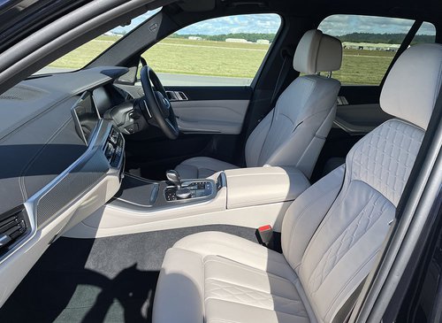 2021 BMW X5 M50i - Front Cabin