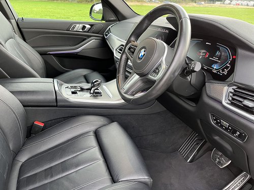 2020 BMW X5 xDrive 45e - Front Cabin
