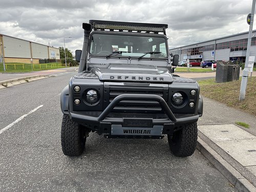 2015 Land Rover Defender 110 County - Grille