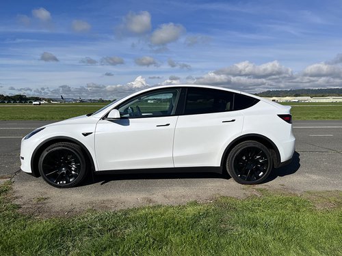 2022 Tesla Model Y - Side