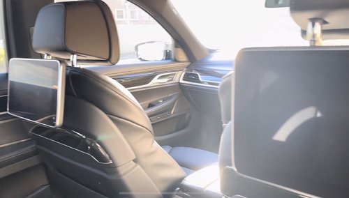 2020 BMW 745Le xDrive - Rear Entertainment