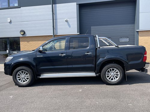 2015 Toyota Hilux - Side