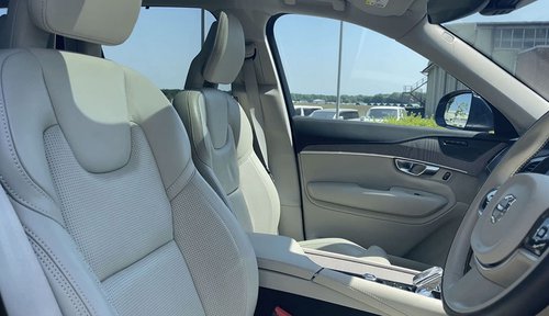 2021 Volvo XC90 T8 Hybrid - Front Seats