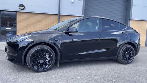 2023 Tesla Model Y - Side