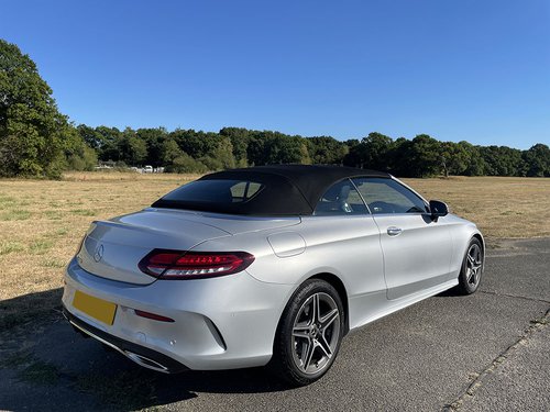 Toyota Hi-Lux Invincible -  Front Cabin