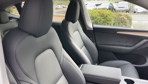 2022 Tesla Model Y Performance - Front Seats