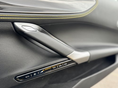 2023 Ferrari SF90 Stradale 4.0T V8 7.9kWh F1 DCT