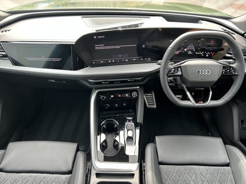 2025 Audi Q5 Dash x Seats