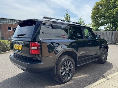 2025 Toyota Land Cruiser Invincible 2.8D