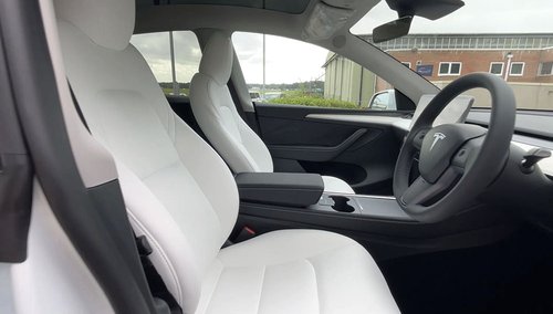 2023 Tesla Model Y Long Range - Front Cabin