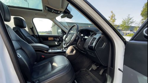 2021 Range Rover Vogue SE PHEV - Front Cabin