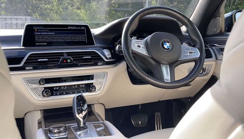 2019 BMW 745e M Sport - Cockpit