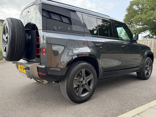 2025 Land Rover Defender 110 P300e X-Dynamic HSE
