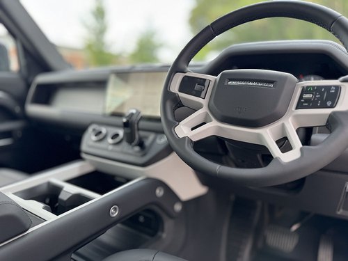 2025 Land Rover Defender 110 P300e X-Dynamic HSE