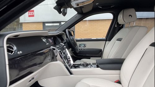 2020 Rolls Royce Cullinan - Front Cabin