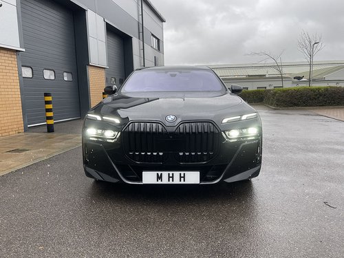 2023 BMW i7 xDrive60 M Sport - Grille