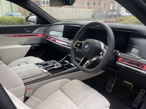 2023 BMW i7 xDrive60 M Sport - Cockpit