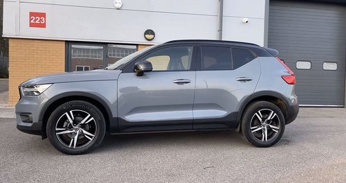 2021 Volvo XC40 R-Design T3 - Side