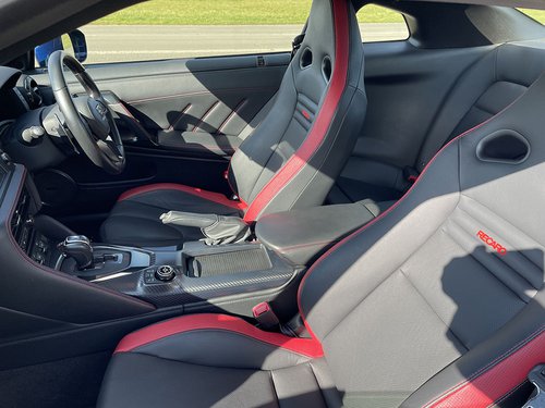 2020 Nissan GTR - Front Cabin
