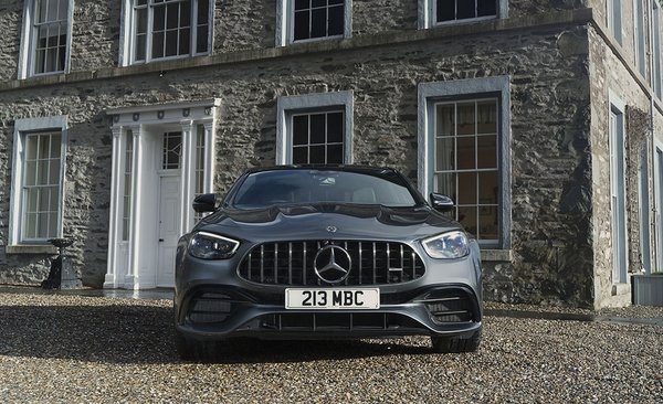 Mercedes-Benz AMG E63 - Grille