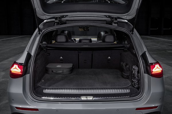 Mercedes-AMG E 53 Hybrid 4MATIC+ - Boot