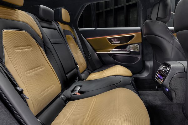 Mercedes-AMG E 53 Hybrid 4MATIC+ - Rear Cabin