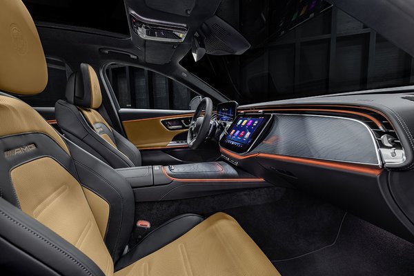 Mercedes-AMG E 53 Hybrid 4MATIC+ - Front Cabin