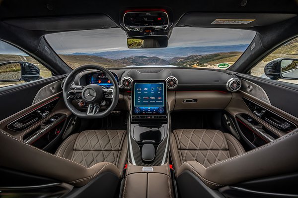 Mercedes AMG GT Coupe - Cockpit
