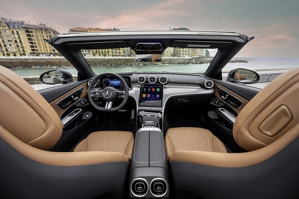 Mercedes-Benz CLE Cabriolet - Cockpit