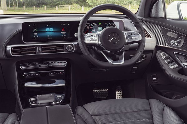 Mercedes Benz EQC - Cockpit