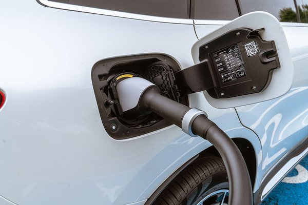 Mercedes Benz EQC - Charging