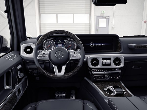 Mercedes-Benz G400 - Infotainment