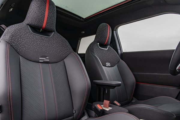 Mini Cooper JCW EV - Interior